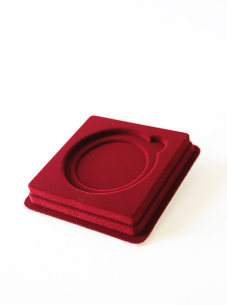  Сувенирная упаковка (106х106х20 мм) под медаль (диаметр 70,5 мм, глубина 5 мм), тёмно-бордовый