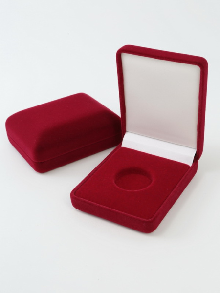 Футляр (61х79х32 мм) для монеты, медали диаметром 20 мм в капсуле Leuchtturm (диаметр ячейки 26 мм), светло-бордовый  Футляр (61х79х32 мм) для монеты, медали диаметром 20 мм в капсуле Leuchtturm (диаметр ячейки 26 мм), светло-бордовый