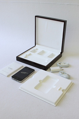 Футляр деревянный (190х190х57 мм) для серии эксклюзивных мобильных телефонов марки Apple