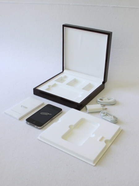 Футляр деревянный (190х190х57 мм) для серии эксклюзивных мобильных телефонов марки Apple