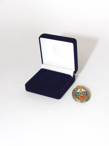 Флокированный футляр (92х92х40 мм) под орден с винтовой закруткой