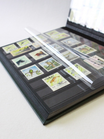 Альбом для марок (кляссер PREMIUM для марок). 32 листа (64 страницы) из чёрного картона с промежуточными прозрачными листами. Тёмно-зелёный. Leuchtturm, 332495