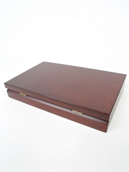 Деревянный футляр Vintage M (244х156х38 мм) для 5 монет в капсулах Quadrum (50х50х6 мм), тёмно-бордовый  Деревянный футляр Vintage M (244х156х38 мм) для 5 монет в капсулах Quadrum (50х50х6 мм), тёмно-бордовый