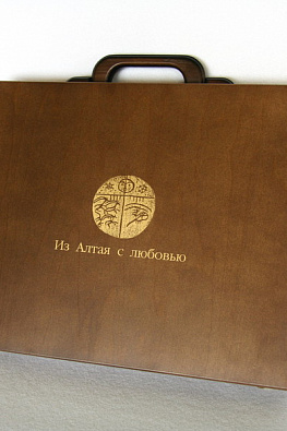Футляр деревянный (312х388х78 мм) под набор товаров «Из Алтая с любовью»