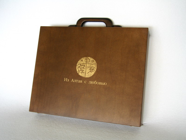 Футляр деревянный (312х388х78 мм) под набор товаров «Из Алтая с любовью»