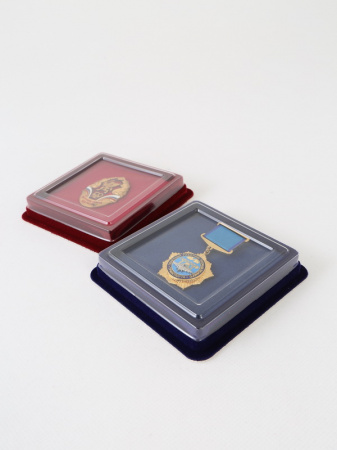 Сувенирная упаковка (106х106х20 мм) с поролоновой вставкой под универсальную медаль