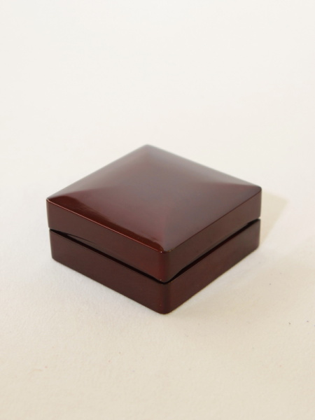 Футляр деревянный (95х95х48 мм) для наградной медали