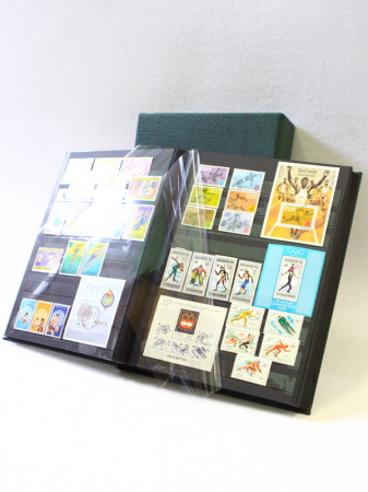 Альбом для марок (кляссер PREMIUM) + шубер. 32 листа (64 страницы) из чёрного картона с промежуточными прозрачными листами. Тёмно-зелёный. Leuchtturm, 312308