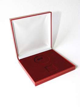 Футляр из кожзаменителя (160х160х34 мм) для знака