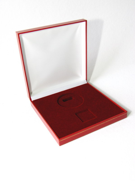 Футляр из кожзаменителя (160х160х34 мм) для знака