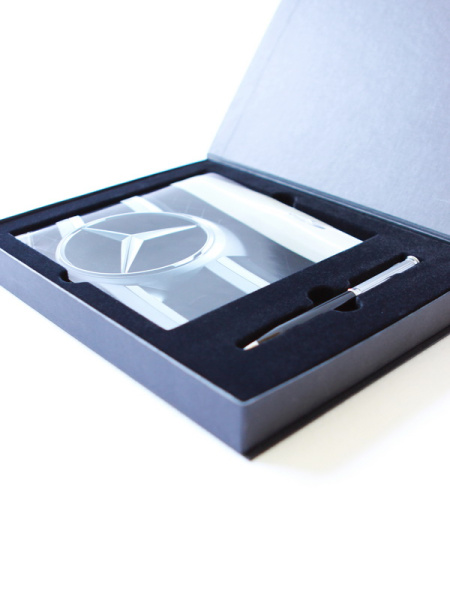 Флокированный ложемент для подарочного набора Mercedes (буклет и ручка) Флокированный ложемент для подарочного набора Mercedes (буклет и ручка)