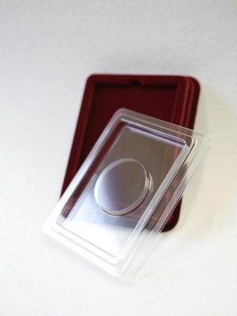 Сувенирная упаковка (110х139х22 мм) под монету / медаль в капсуле (диаметр 46 мм) и сертификат / удостоверение