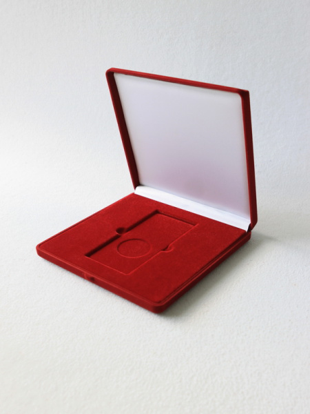 Футляр (165х165х27 мм) под монету Сочи в блистере,  светло-бордовый Футляр (165х165х27 мм) под монету Сочи в блистере,  светло-бордовый