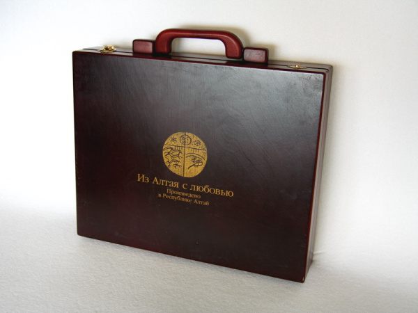 Футляр деревянный (312х388х78 мм) под набор товаров «Из Алтая с любовью»