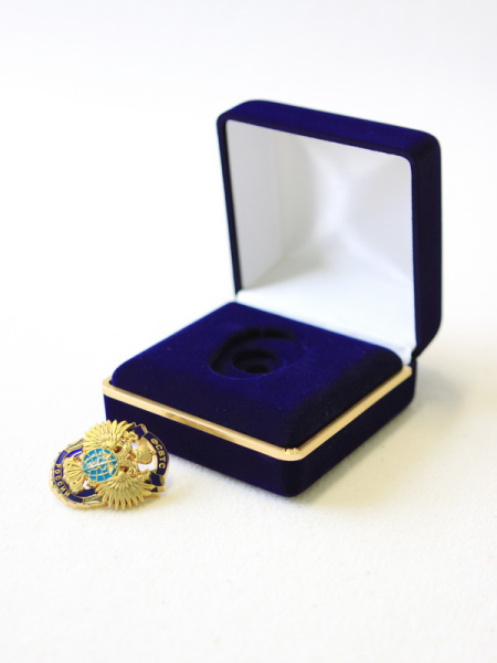 Футляр флокированный (92х92х53 мм) под орден с винтовой закруткой