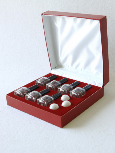 Футляр из кожзаменителя (180х180х60 мм) под набор лаков для ногтей