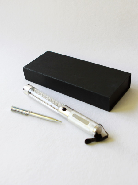 Флокированный ложемент для фонарика и ручки Флокированный ложемент для фонарика и ручки