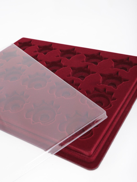 Планшет S (243х304х21 мм) под 10 орденов Отечественной войны и 10 орденов Красной Звезды (48 мм), тёмно-бордовый  Планшет S (243х304х21 мм) под 10 орденов Отечественной войны и 10 орденов Красной Звезды (48 мм), тёмно-бордовый