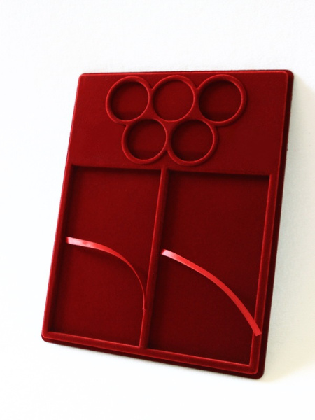 Планшет S (234х296х12 мм) для 2 банкнот Сочи-2014 в капсулах и 4 монет Сочи-2014 в капсулах (монеты располагаются в олимпийских кольцах), тёмно-бордовый  Планшет S (234х296х12 мм) для 2 банкнот Сочи-2014 в капсулах и 4 монет Сочи-2014 в капсулах (монеты располагаются в олимпийских кольцах), тёмно-бордовый