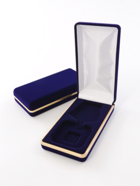 Футляр с золотым ободком (62х116х26 мм) под орден на пятиугольной колодке, светло-бордовый Футляр с золотым ободком (62х116х26 мм) под орден на пятиугольной колодке, светло-бордовый