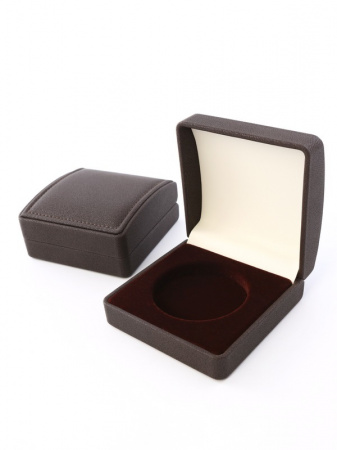 Футляр из искусственной кожи (90х90х43 мм) для одной монеты в капсуле (диаметр 58 мм). Шоколадный