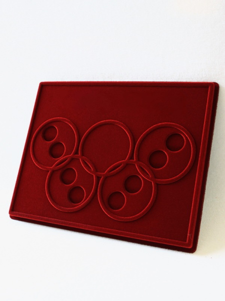 Планшет S (234х296х12 мм) для 8 Олимпийских монет Сочи-2014 без капсул (5 колец), тёмно-бордовый  Планшет S (234х296х12 мм) для 8 Олимпийских монет Сочи-2014 без капсул (5 колец), тёмно-бордовый