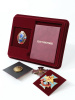  Сувенирная упаковка (181х142х22 мм) под знаки с винтами и удостоверение (81х112х8 мм), тёмно-бордовый