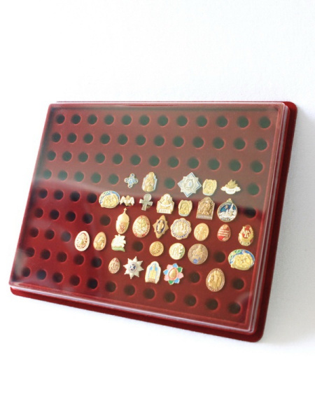 Планшет S (243х304х21 мм) на 108 цанг (под значки с цангой), тёмно-бордовый  Планшет S (243х304х21 мм) на 108 цанг (под значки с цангой), тёмно-бордовый