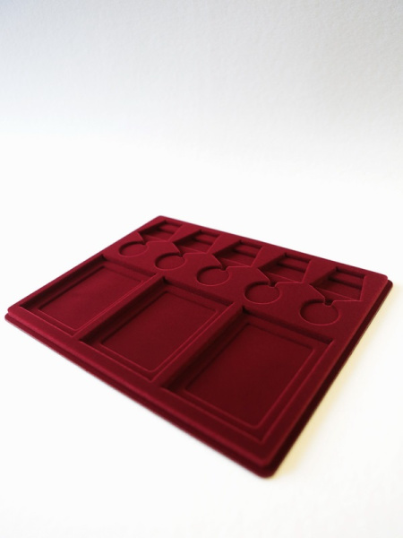 Планшет S (234х296х12 мм) на 5 медалей РФ d-32 мм и 3 удостоверения, тёмно-бордовый Планшет S (234х296х12 мм) на 5 медалей РФ d-32 мм и 3 удостоверения, тёмно-бордовый