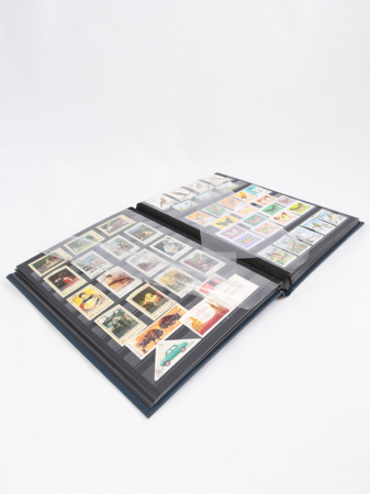 Альбом для марок (кляссер PREMIUM) 16 листов (32 страницы) из чёрного картона с промежуточными прозрачными листами. Синий. Leuchtturm, 304065