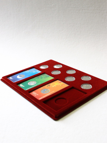 Планшет S (234х296х12 мм) для 4 монет Сочи-2014 в блистерах и 7 монет Сочи-2014 в капсулах Leuchtturm (Диаметр 33 мм), тёмно-бордовый  Планшет S (234х296х12 мм) для 4 монет Сочи-2014 в блистерах и 7 монет Сочи-2014 в капсулах Leuchtturm (Диаметр 33 мм), тёмно-бордовый