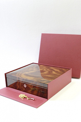 Подарочный деревянный футляр для слитка и сертификата