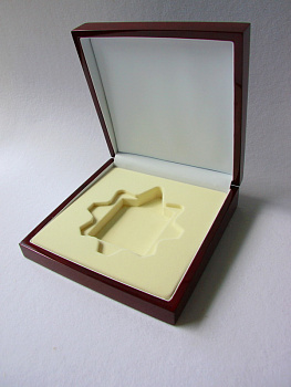 Деревянный футляр (190х190х53 мм) для ордена