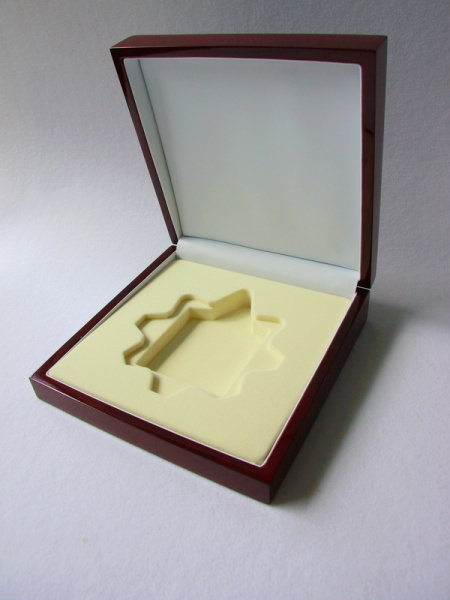 Деревянный футляр (190х190х53 мм) для ордена