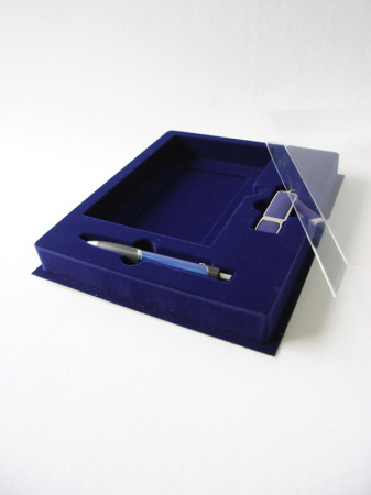 Сувенирная упаковка для бизнес набора (ежедневник, ручка и флешка). Вид 1