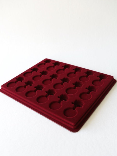 Планшет S (243х304х21 мм) для 18 медалей на прямоугольных колодках «За боевые заслуги», тёмно-бордовый  Планшет S (243х304х21 мм) для 18 медалей на прямоугольных колодках «За боевые заслуги», тёмно-бордовый