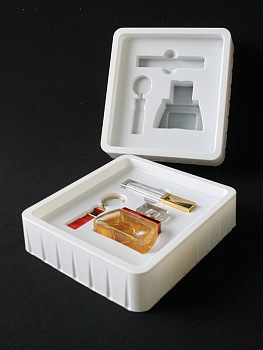 Пластиковый ложемент для парфюмерного набора