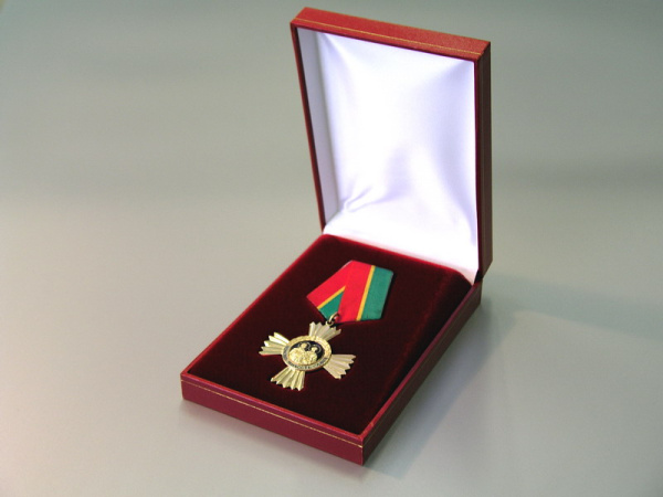 Футляр из кожзаменителя (105х152х34 мм) под крест на пятиугольной колодке