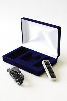 Футляр флокированный (102х142х42 мм) для плеера, наушников и USB-кабеля