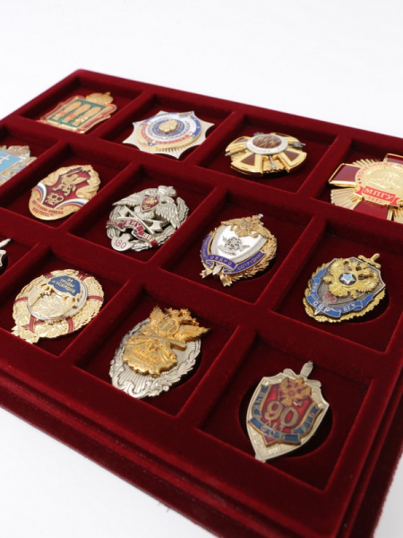 Планшет S (243х304х21 мм) MIX для 14 знаков с винтами (12/15/20), тёмно-бордовый  Планшет S (243х304х21 мм) MIX для 14 знаков с винтами (12/15/20), тёмно-бордовый