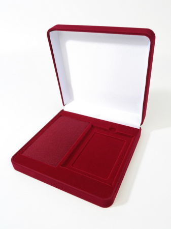 Футляр (161х161х40 мм) с поролоновой вставкой под универсальную медаль и удостоверение (75х105х6 мм)