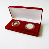Футляр (165х84х31 мм) на 2 монеты в капсулах (одна диаметром 44 мм, другая - 46 мм)