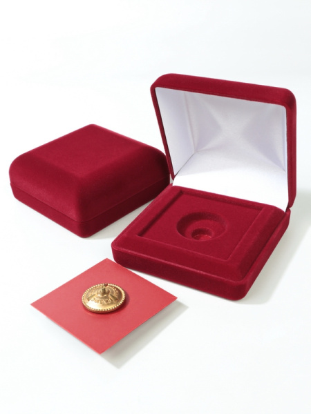 Футляр (92х92х40 мм) под знак с винтом, светло-бордовый