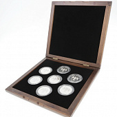 Деревянный футляр (200х206х36 мм) для 7 монет в капсулах (диаметр 44 мм)
