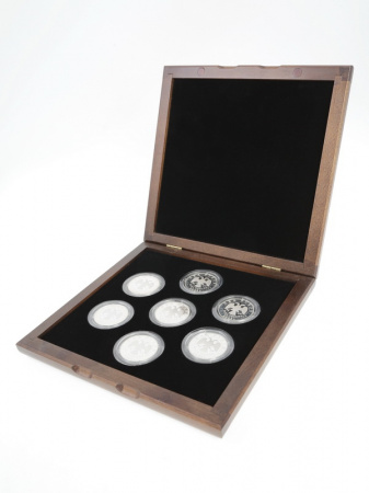 Деревянный футляр (200х206х36 мм) для 7 монет в капсулах (диаметр 44 мм)