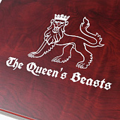 Нанесение логотипа «The Queens Beasts» (Звери Королевы) на футляр Volterra Uno