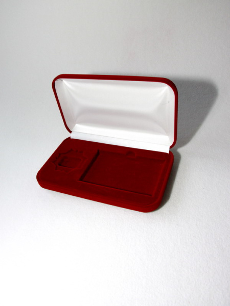 Флокированный футляр (110х178х43 мм) под орден и удостоверение