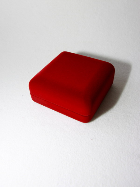 Футляр флокированный (92х92х40 мм) под медаль с квадратной колодкой