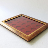 Багетная рамка S бордового цвета на 15 монет, медалей в капсулах (диаметр 44 мм)