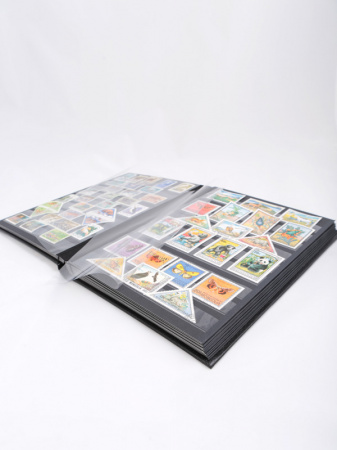 Альбом для марок (кляссер PREMIUM) 16 листов (32 страницы) из чёрного картона с промежуточными прозрачными листами. Чёрный. Leuchtturm, 324734